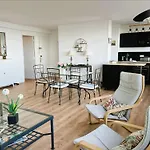 Salicorne Avec Vue Sur Le Tréport